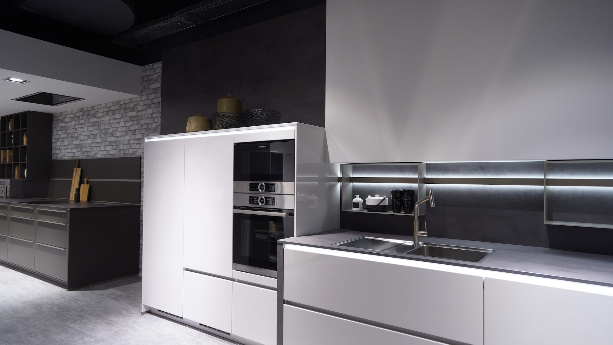 Weiße Design Küche Bosch Elektrogeräte Dresden