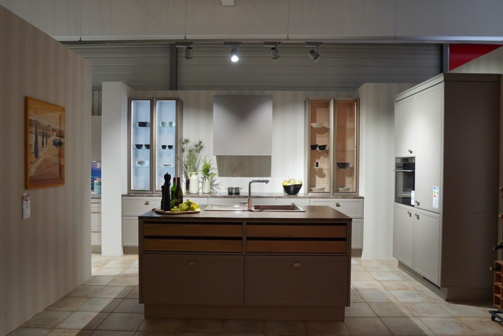 Design Inselküche Torino Lack Marmor Arbeitsplatte und Hausgeräte Nolte