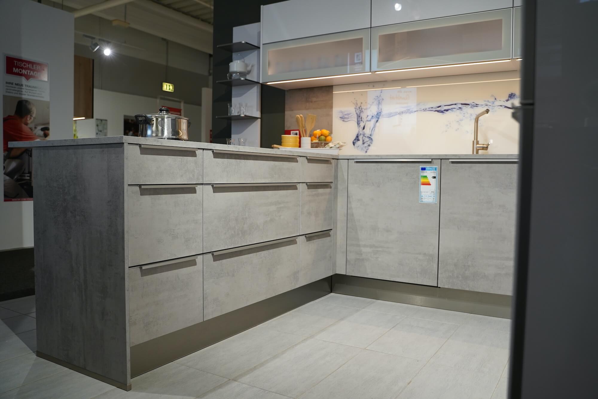 U Küche Beton Lack Weiß | Ausstellungsküchen | Rabatte bis 75 %