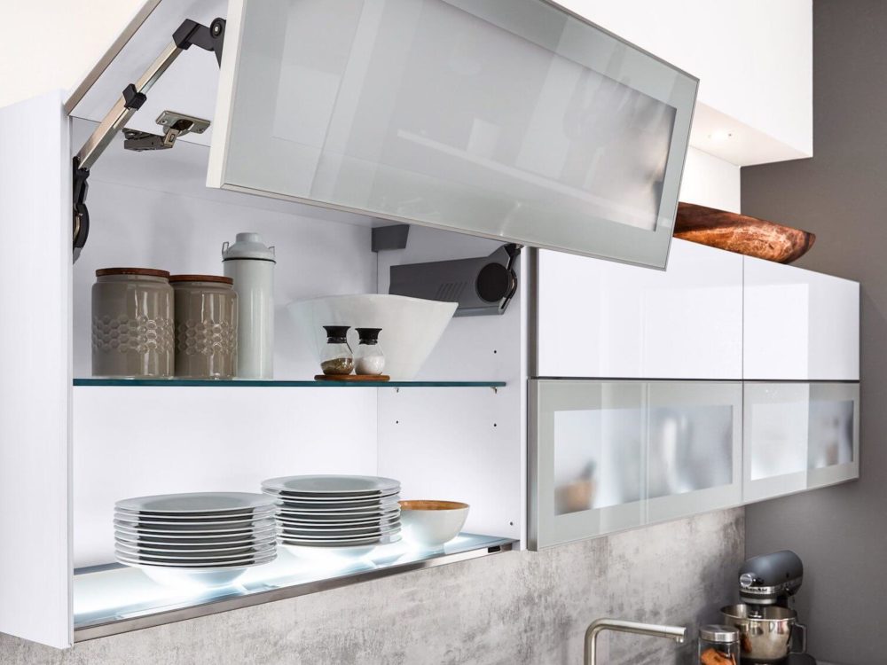 Moderne U-Küche Beton Optik Esstheke mit hochglanz Lack Fronten