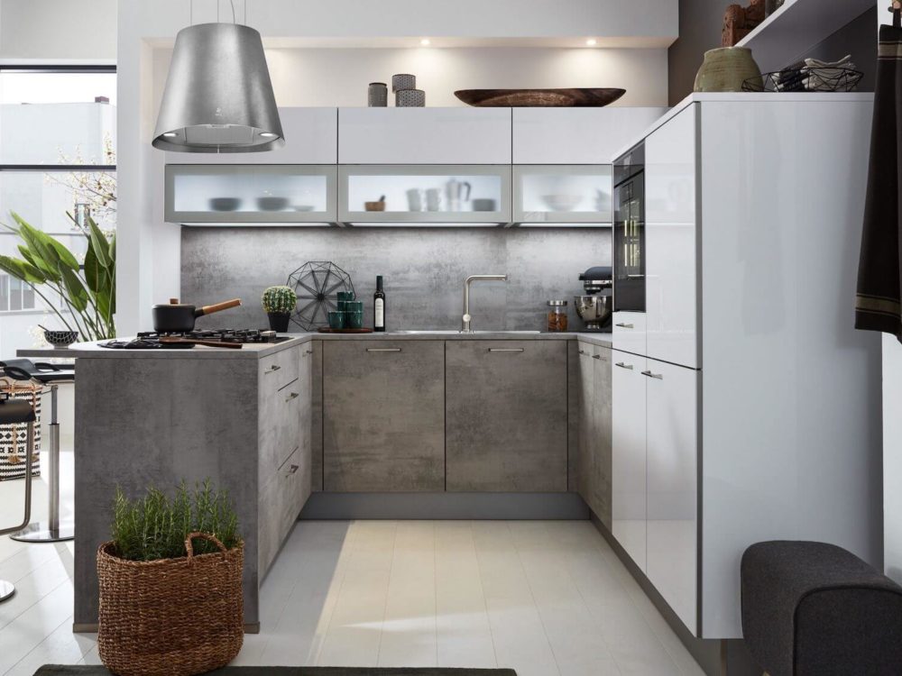 Moderne U-Küche Beton weiß