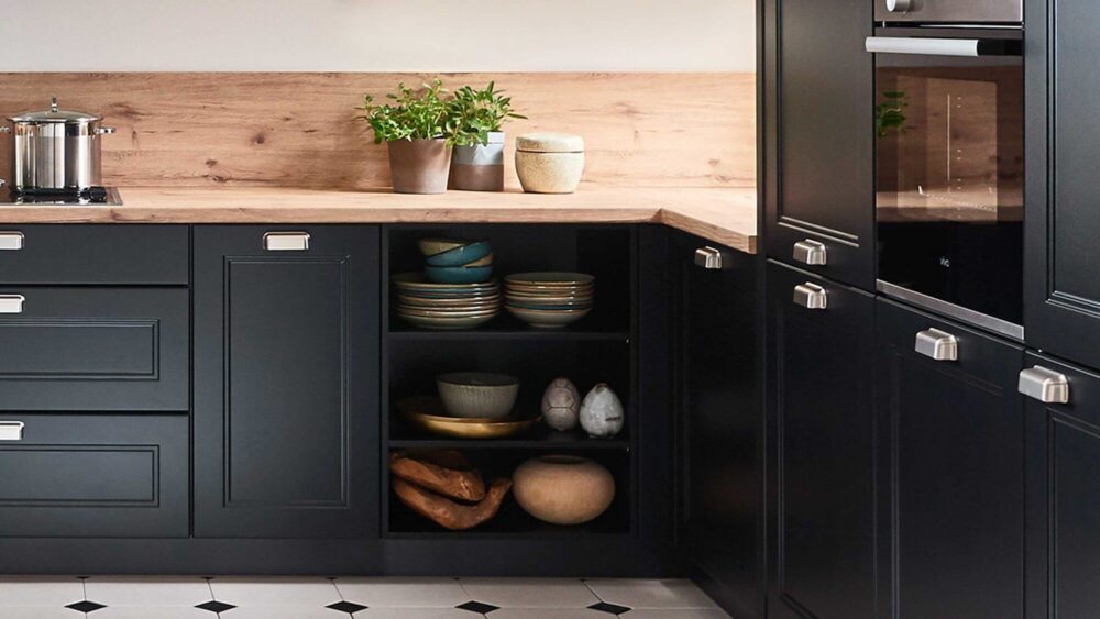 Nolte Landhausküche Windsor U-Form schwarz – Bild 4